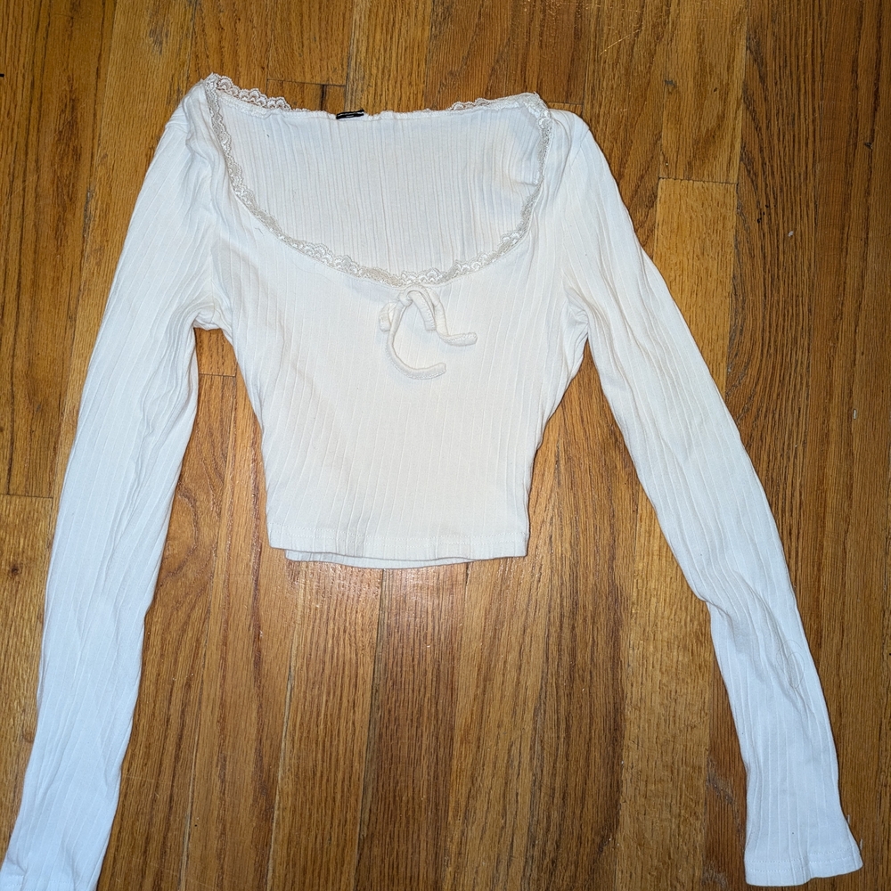 Elegant White Lace Trimmed Women's Top